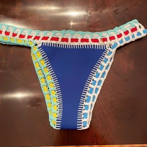 NWOT! Knit reversable bikini bottoms!
